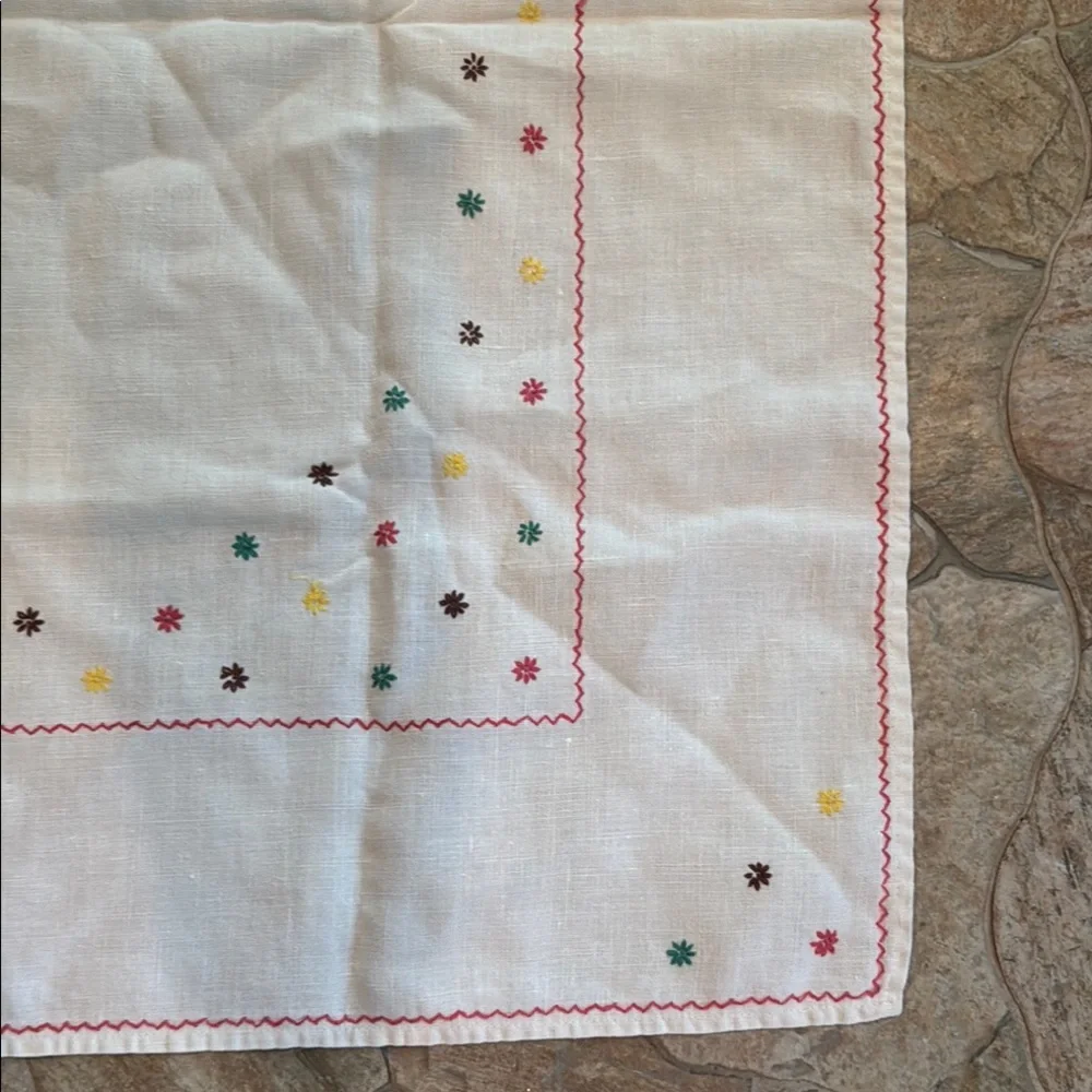 Tablecloth Vintage Embroidered Small White Tablecloth with Colorful Accents